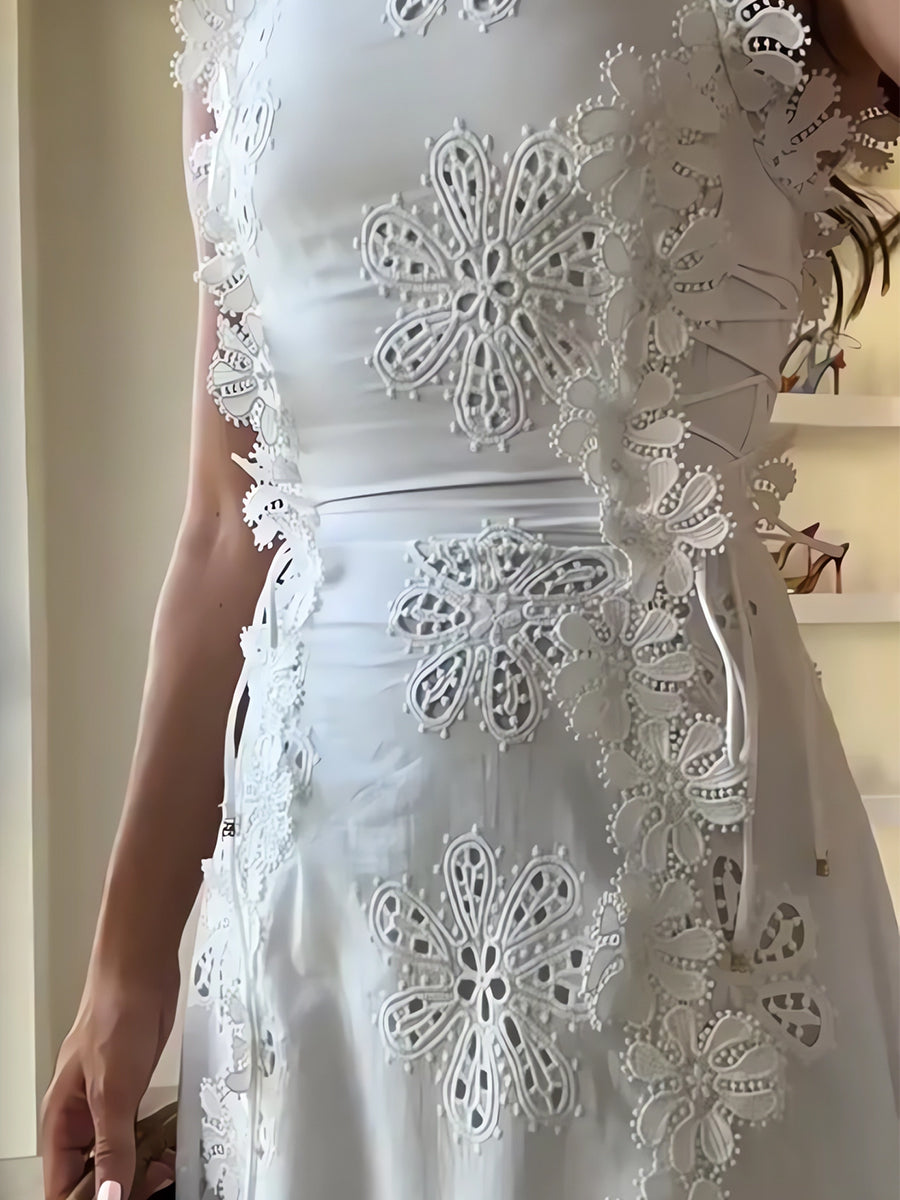 Éliora | Robe longue avec bretelles nouées et motif floral en dentelle