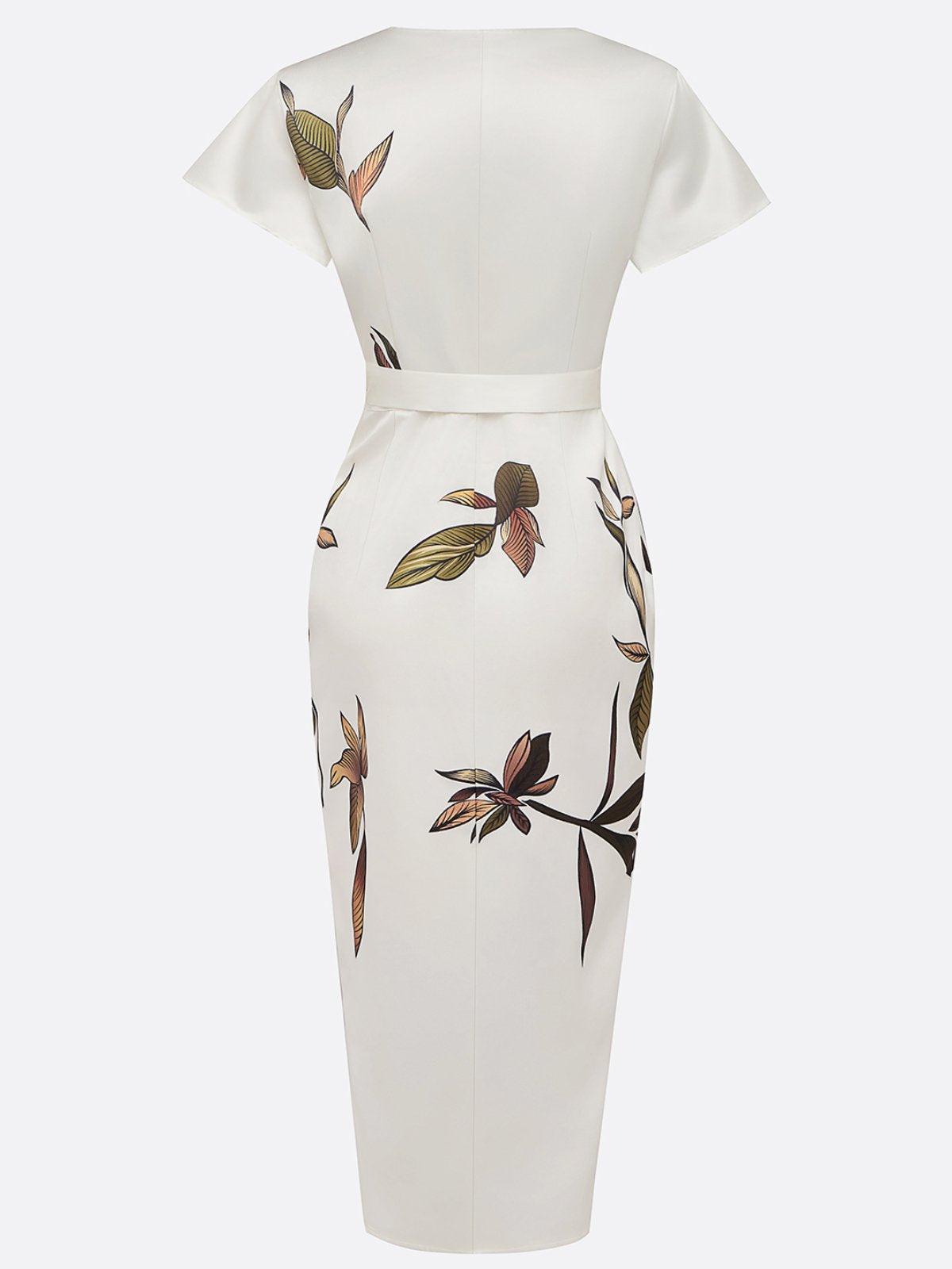 Tammy | Robe midi ajustée en satin avec manches courtes et motif de feuilles blanches