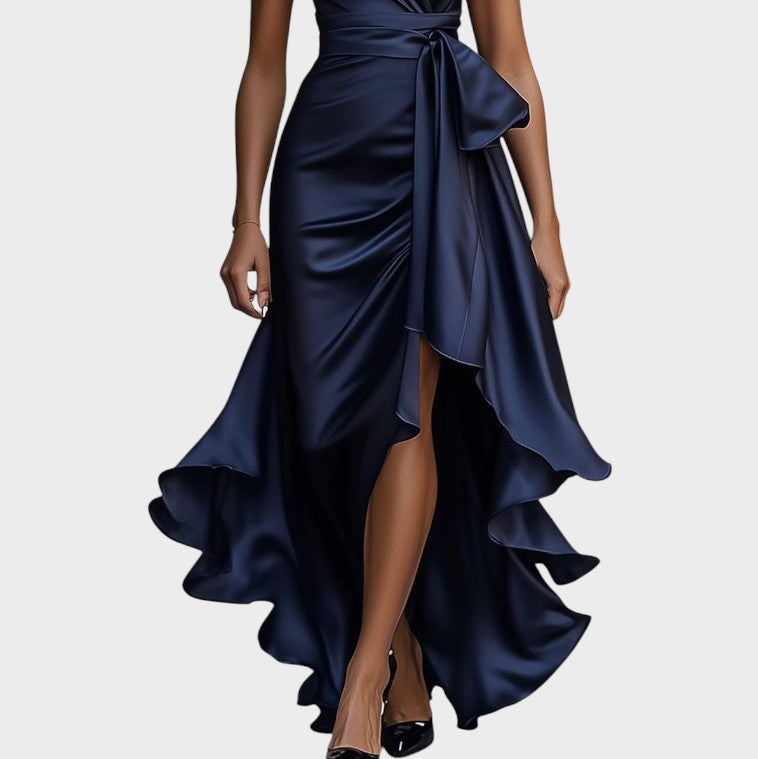 Lina | Robe en satin élégante de minuit avec col à la cheville et volants