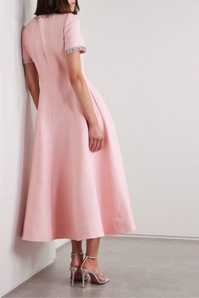 Daisy | Robe midi Zoe Bowknot rose ornée de cristaux